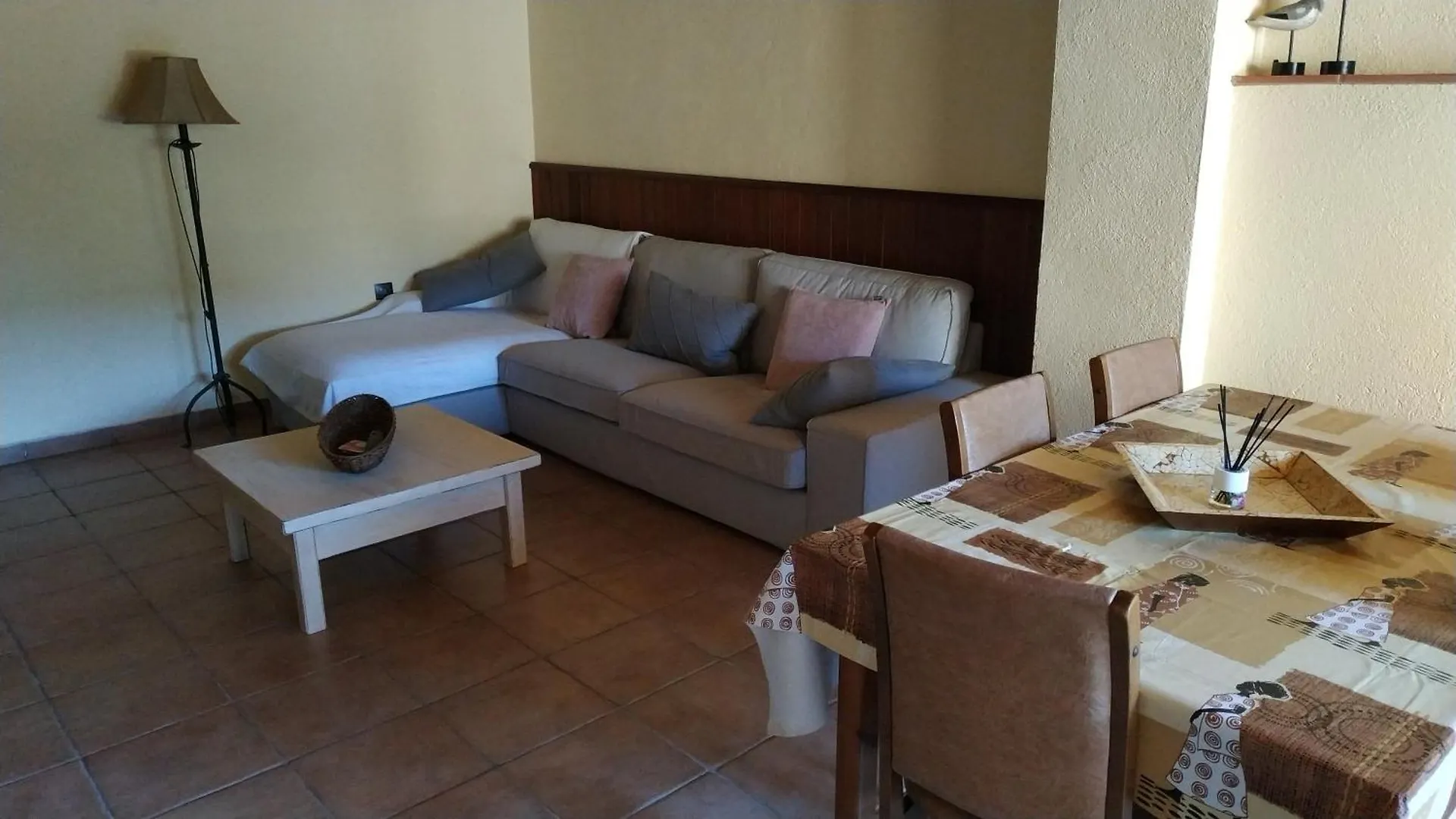 Can Planas , Estudio Familiar Fonalleras Spain